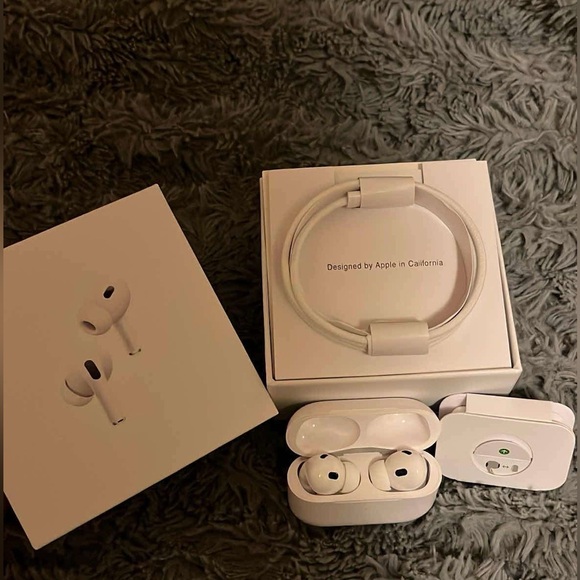 Apple White Wireless Earbuds